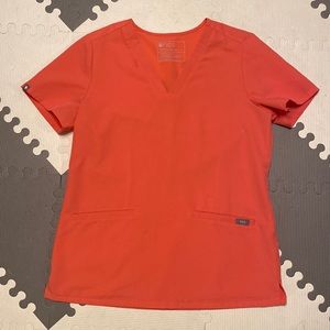 Figs hot coral sz small three pocket scrub top